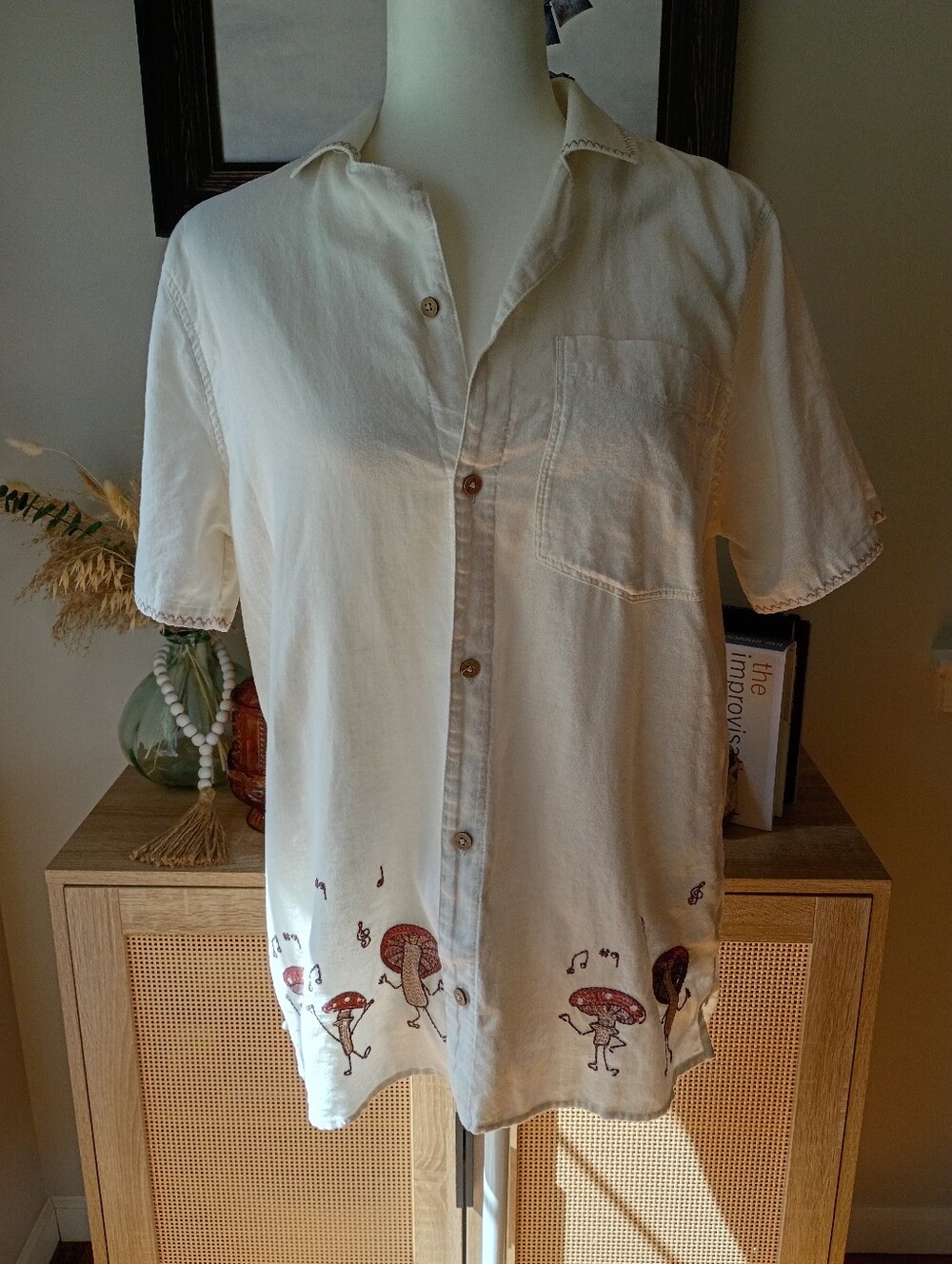 Hollister Cotton Mushroom Embroidery Button Down Shirt Size Medium